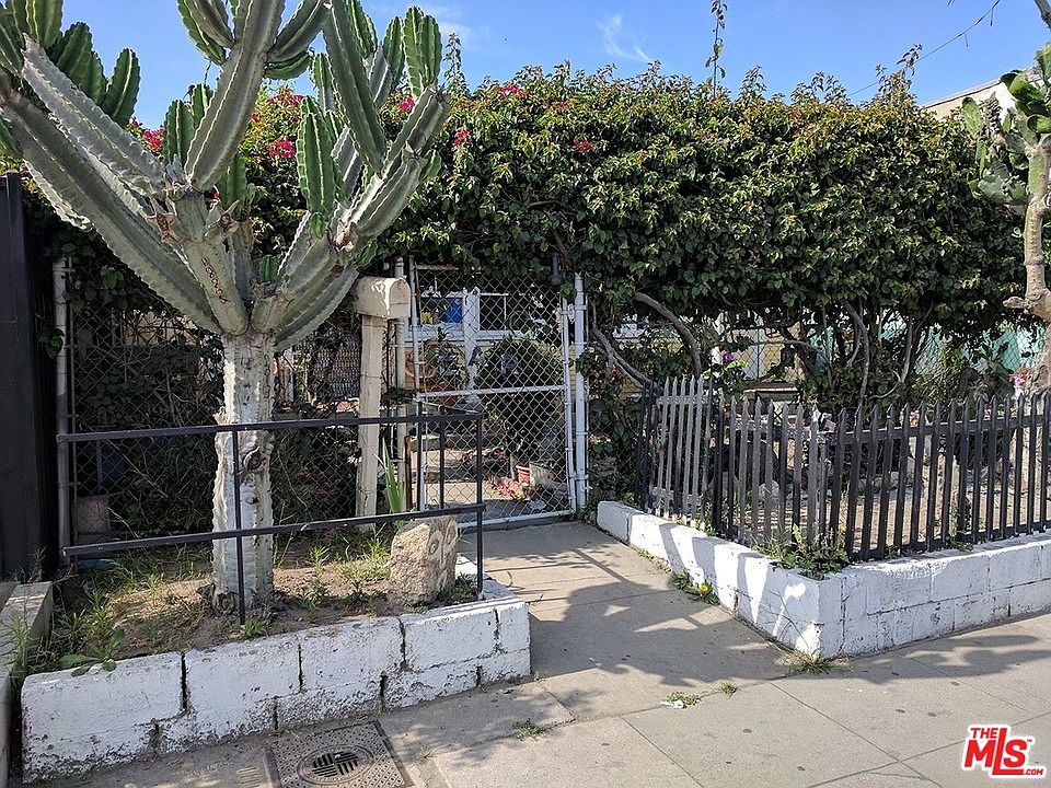 1st image of 1122 E Anaheim St