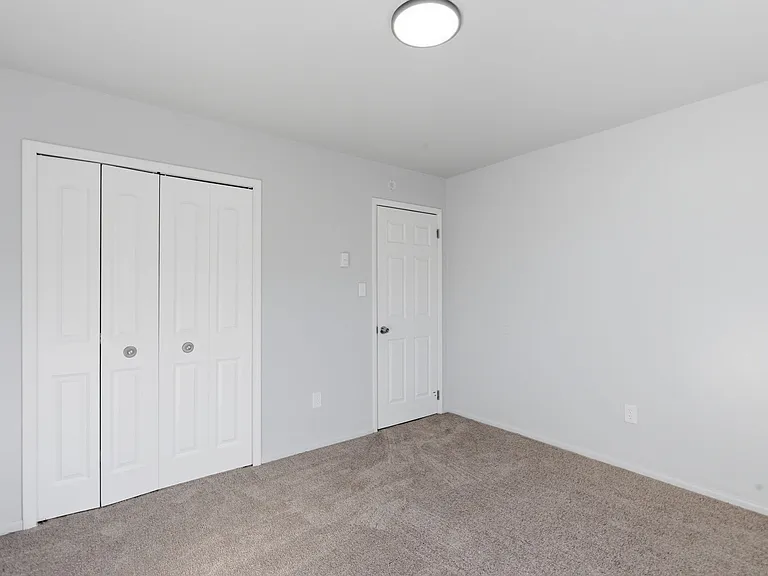 Hubbard Apartments — Photo 20