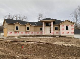 1605 SW Stonewall Dr, Oak Grove, MO 64075