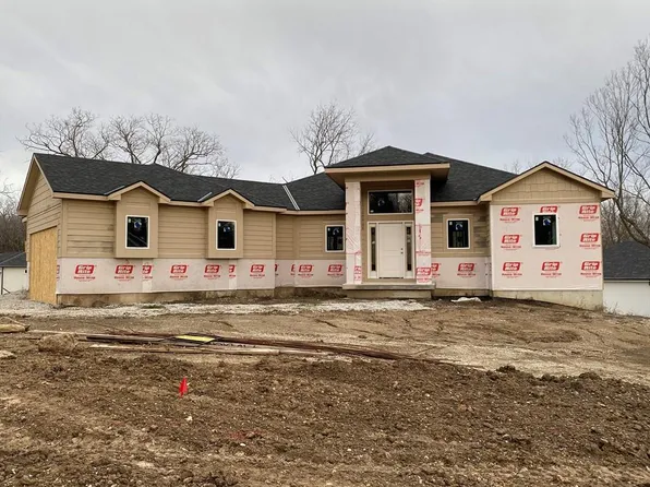 1605 SW Stonewall Dr, Oak Grove, MO 64075