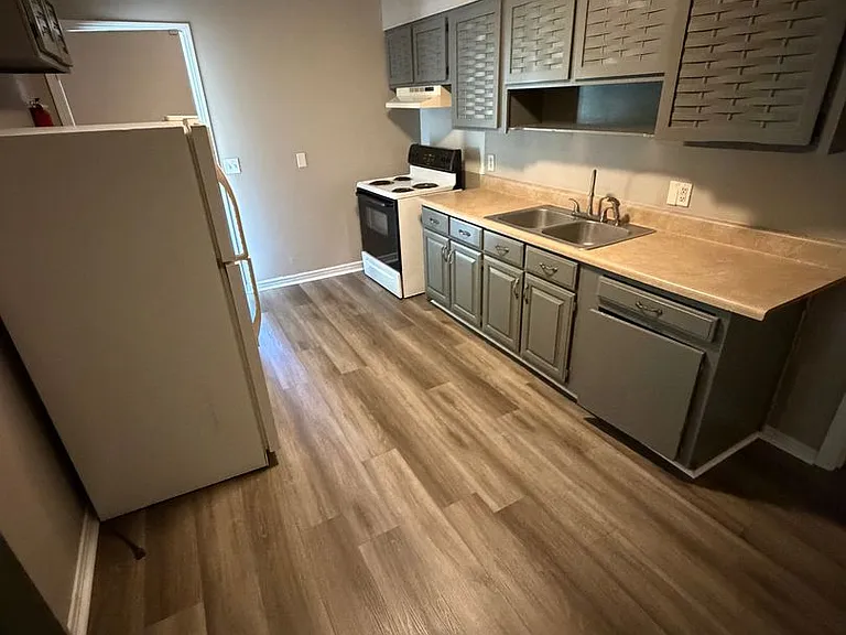 1010 N Larchmont — Photo 2