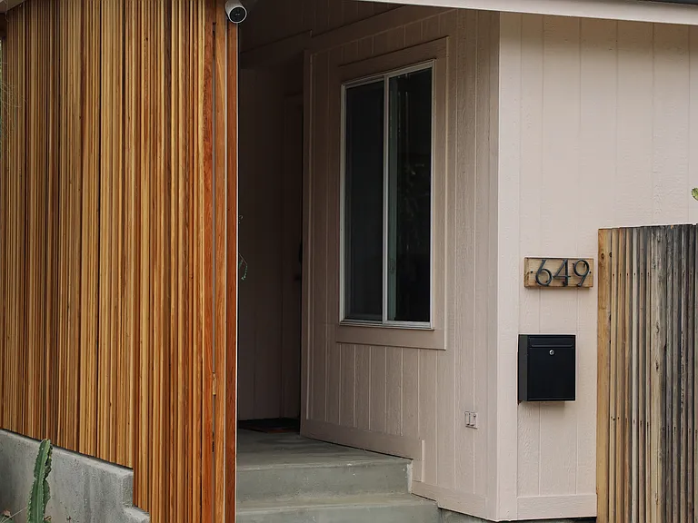 649 N La Fayette Park Pl — Photo 2