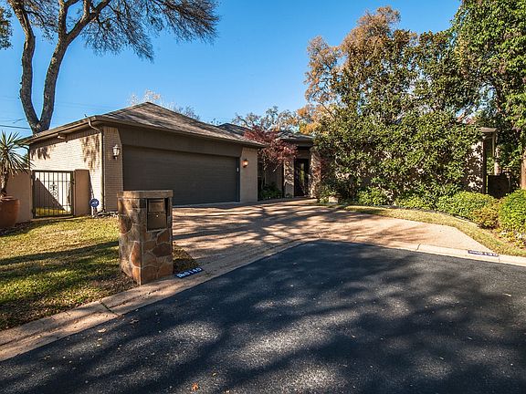 2nd image of 6140 Plum Valley Pl