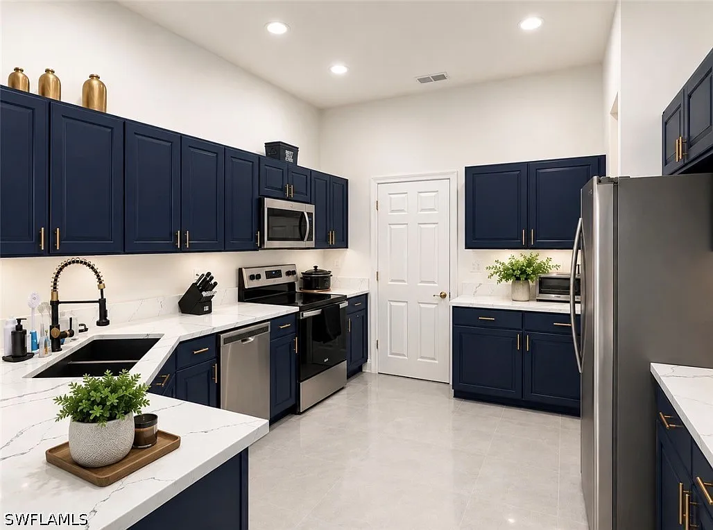 4 bed, 2.0 bath, 2109 sqft, $8,500 — Photo 3