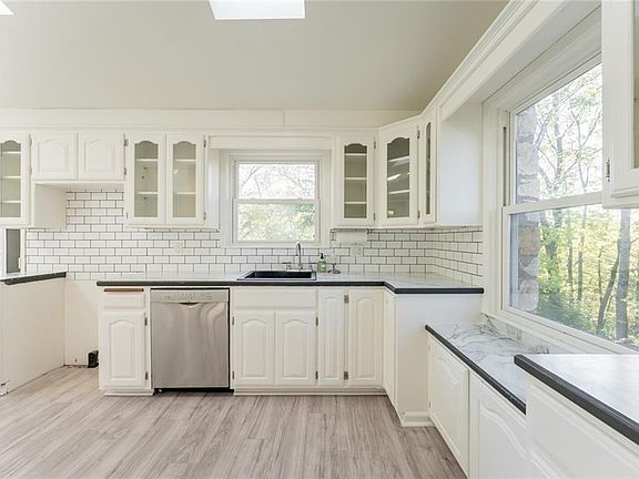 5th image of 223 N 94th St