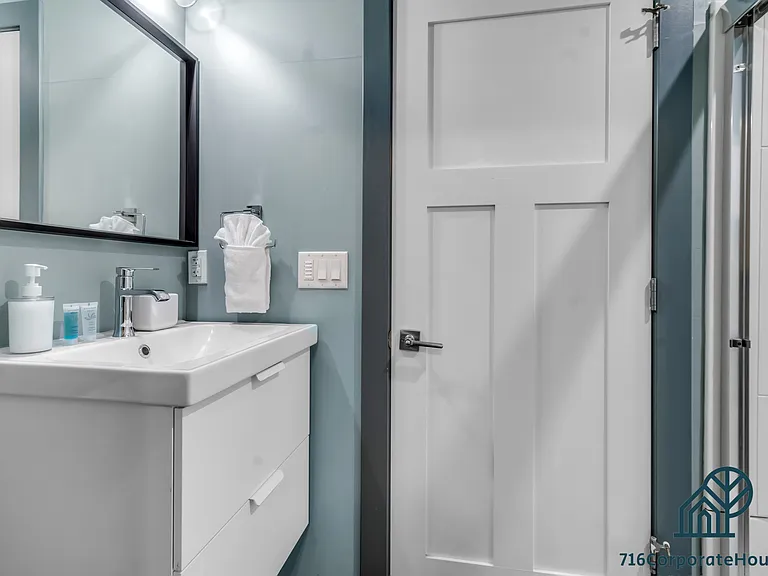 44 E Utica St #3B — Photo 7