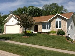 1720 Pleasant View Dr, Baraboo, WI 53913