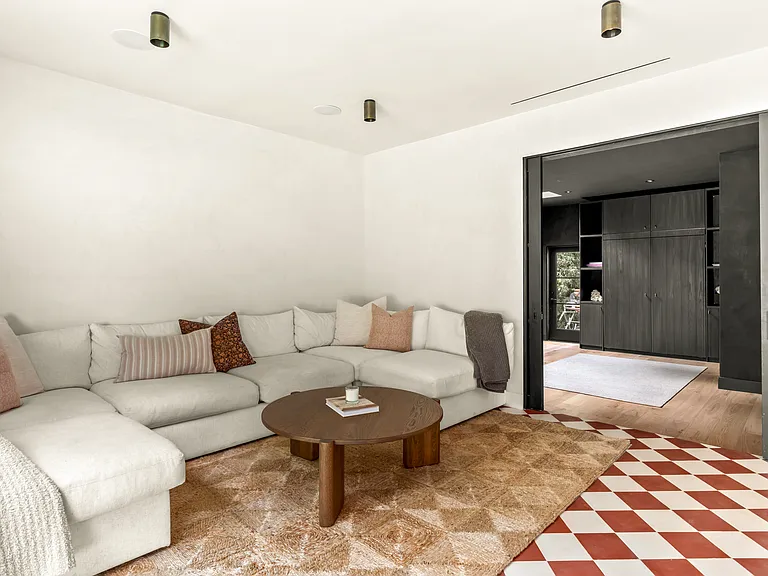 738 San Lorenzo St — Photo 18