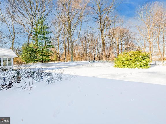 2nd image of 2703 Kenneth Ln