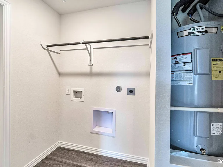229 De Haven St #B — Photo 9