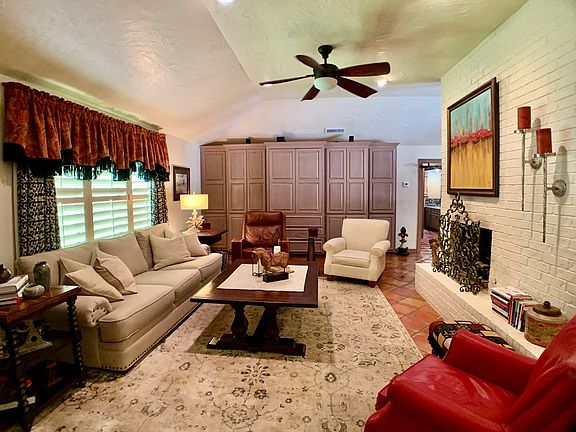 3rd image of 2905 Deering Dr