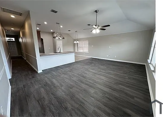 921 Bowie Dr — Photo 8