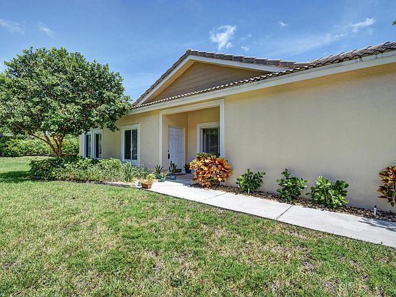5th image of 4620 SW 12th Pl