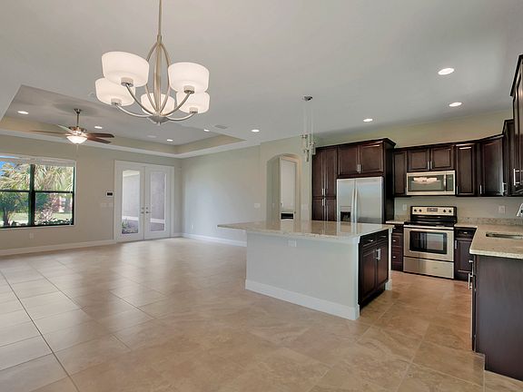 4th image of 3754 SE 6th Ave