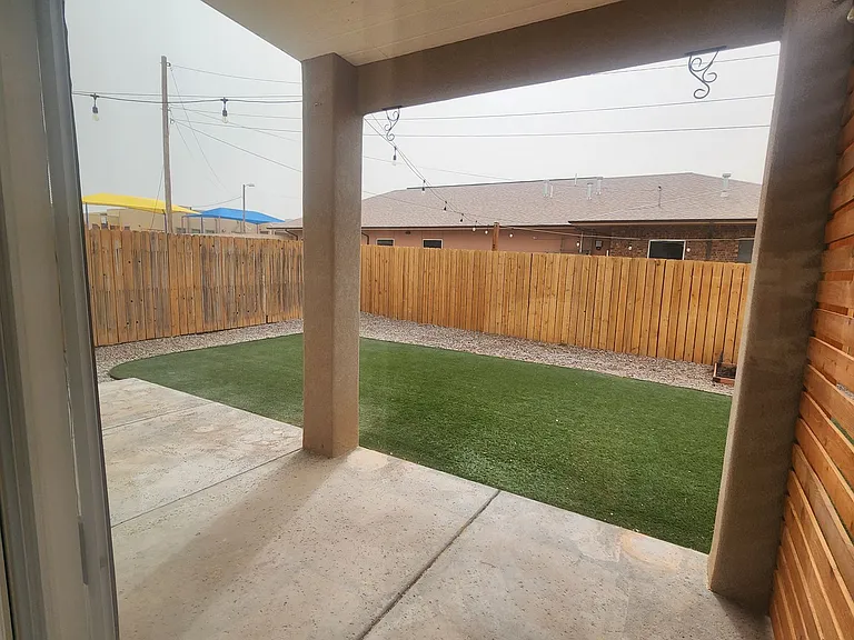 852 Valencia — Photo 2
