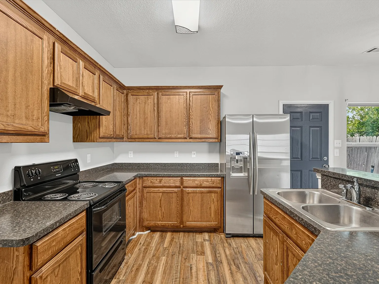 4 bed, 1758 sqft, $2,098 — Photo 4