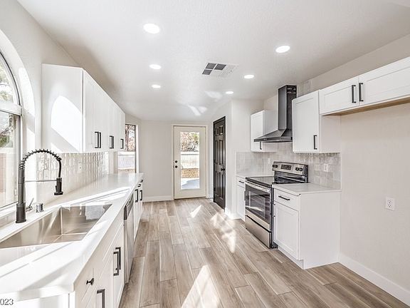3rd image of 1425 Harmony Hill Dr