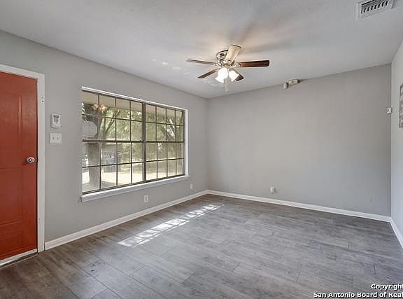 4th image of 4405 Hampstead St