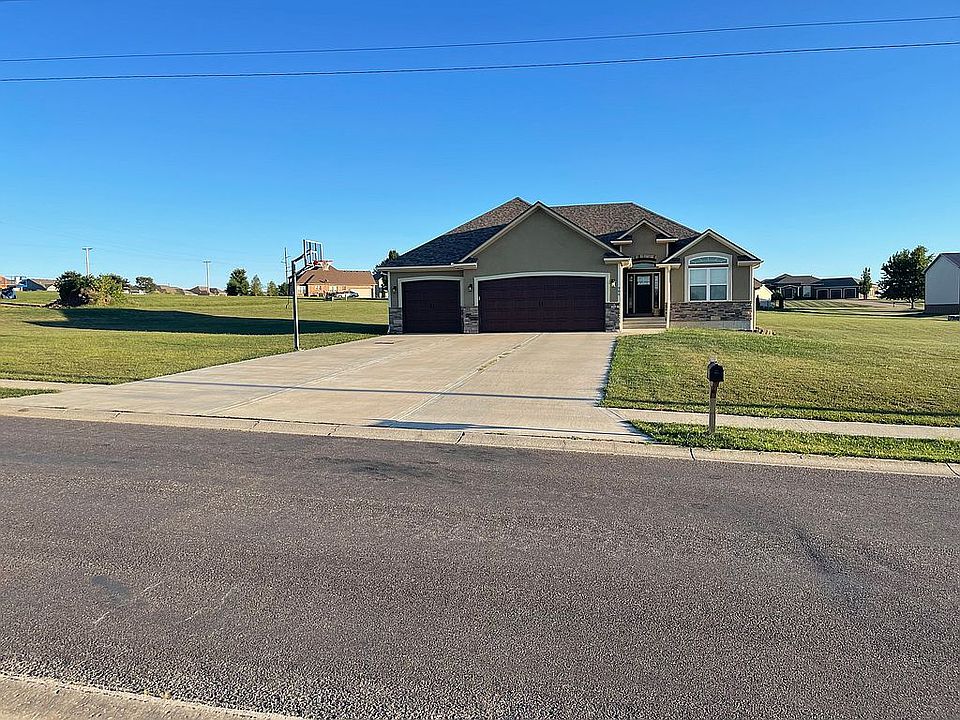 Ranch on 1 acre lot