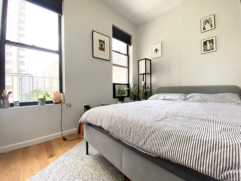 500 E 74th St #3H — Photo 4