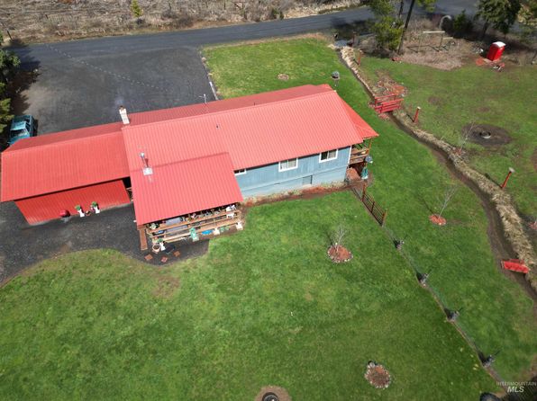 560 Pleasant Acre Dr, Weippe, ID 83553