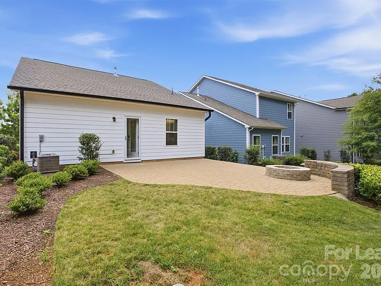 21216 Sanctuary Dr — Photo 27