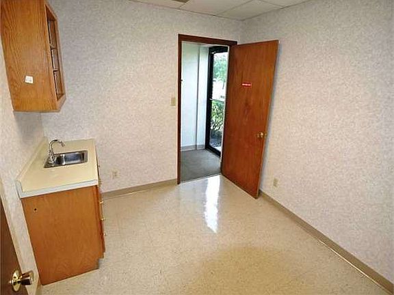 3rd image of 2480 Three Rivers Blvd