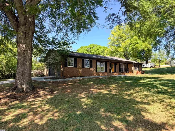 303 Robinall Dr, Easley, SC 29642