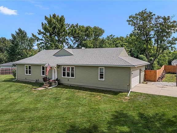 2nd image of 4237 Lakeview Dr
