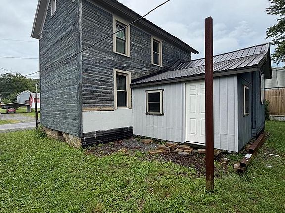 4th image of 736 Water St