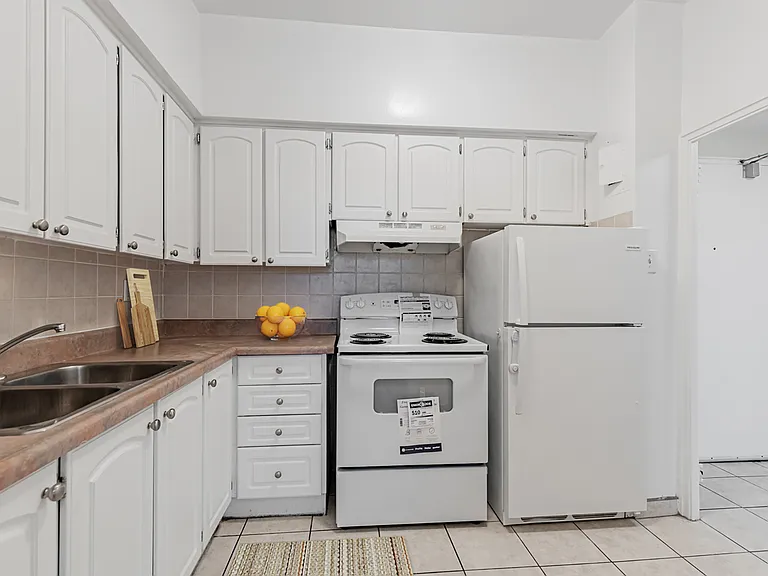 4415 Bathurst St — Photo 8