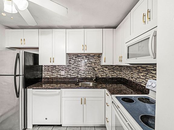4th image of 141 Pierce St APT 12