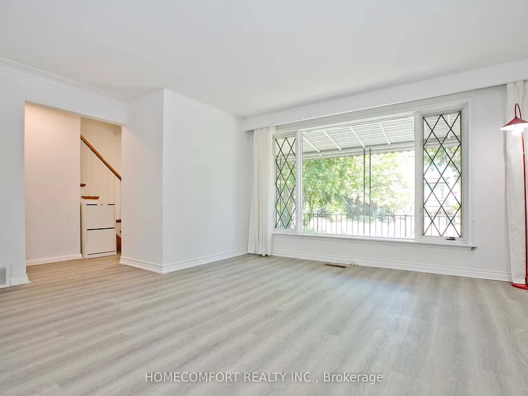 247 Parkview Ave — Photo 3