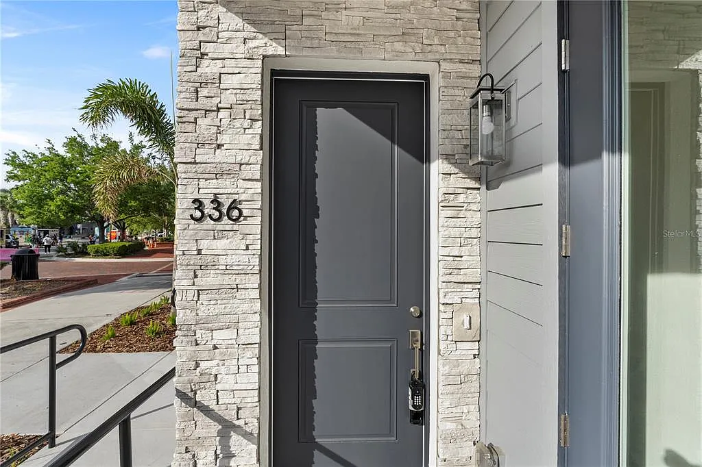 3 bed, 2.5 bath, 2181 sqft, $3,500 — Photo 1