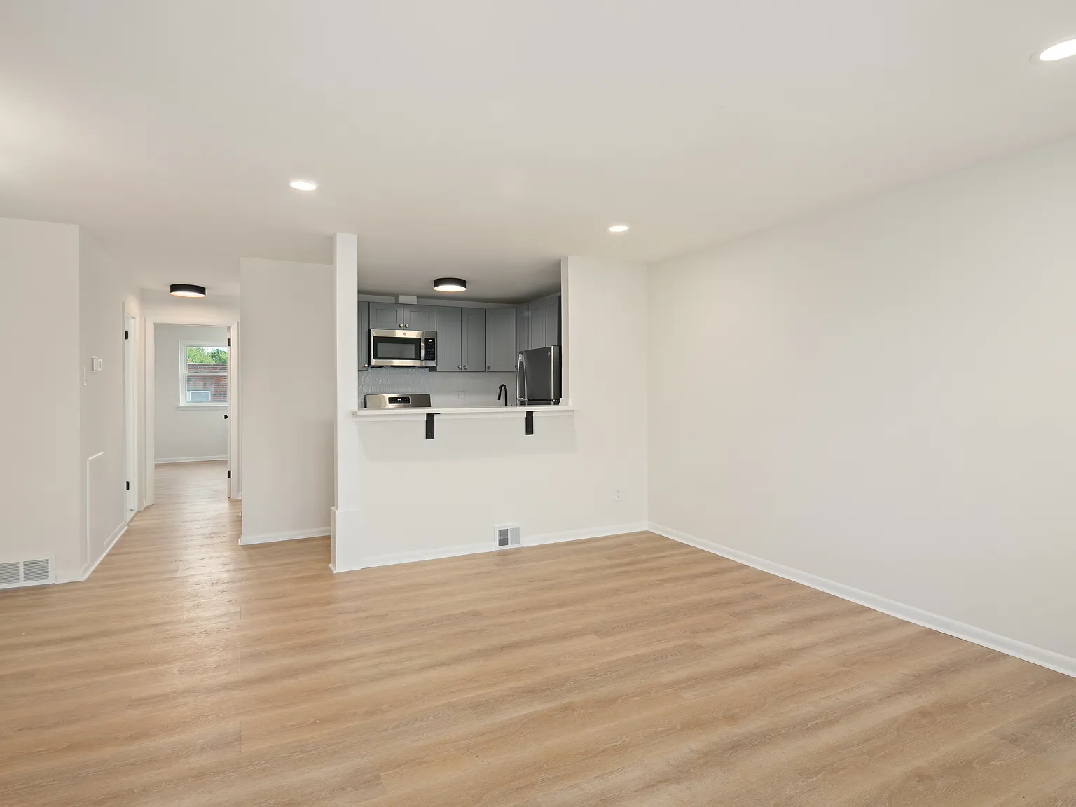 2 bed, 950 sqft, $1,850 — Photo 2