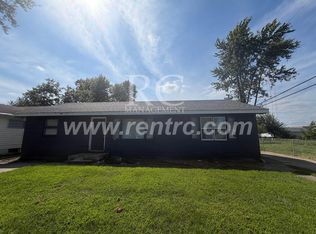 912.5 James Pl, Danville, IL 61832
