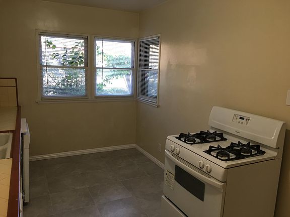 3rd image of 925 N Santa Anita Ave