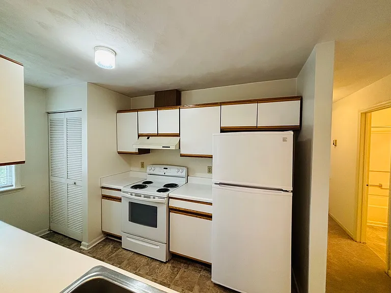 402G Berryfield Ln — Photo 5