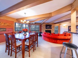 880 Windsor Dr #J2, Fontana, WI 53125