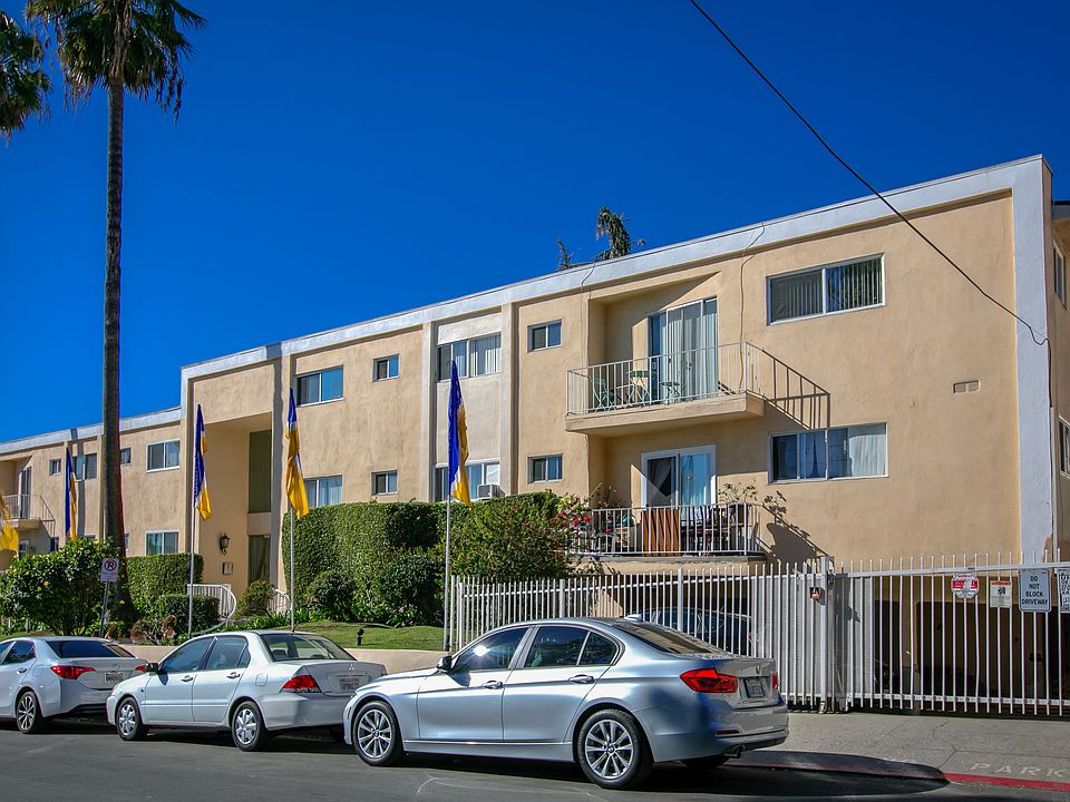 2nd image of 1531 N Fuller Ave #17