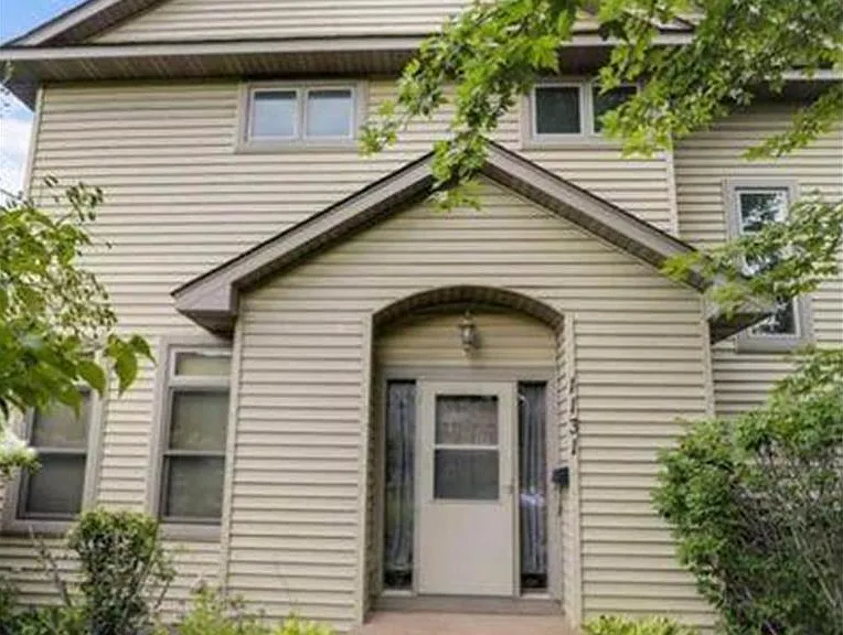 1131 Irving Ave N — Photo 22