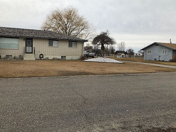 Front with side driveway