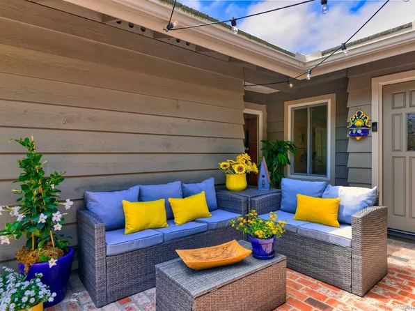 143 Fresnillo Ct, Solana Beach, CA 92075