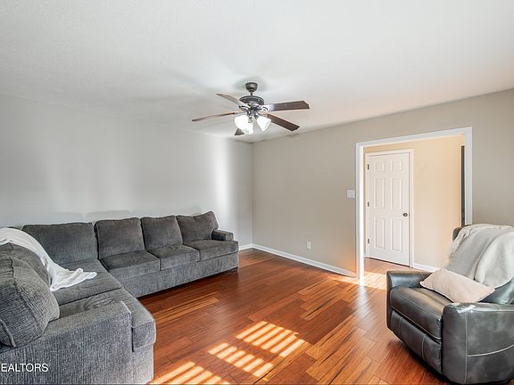 2nd image of 5405 Malmsbury Rd