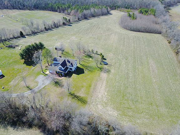 2nd image of 211 Deer Run Ln