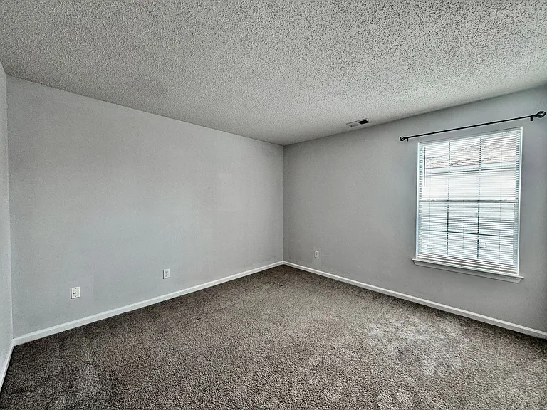 2424 Seven Kings Rd — Photo 45