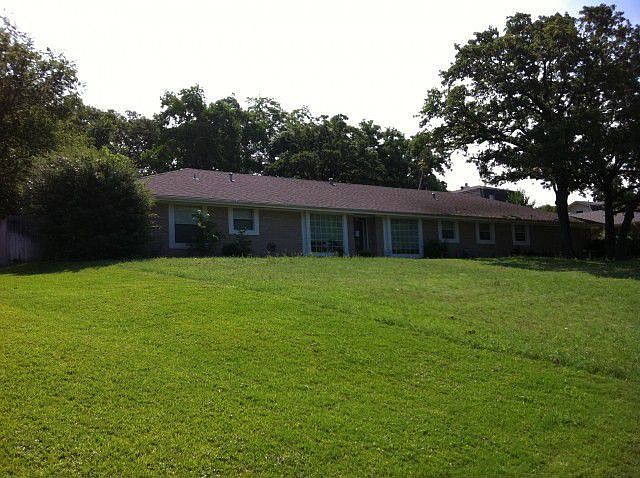 2nd image of 1301 Woodvine Dr