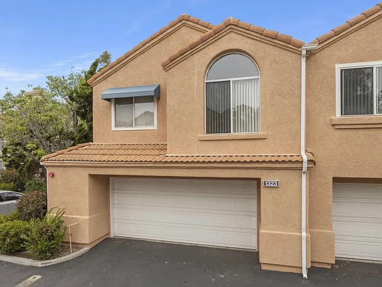 1323 Lost Point Ln — Photo 2