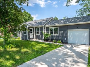 6085 NW 54th Ct, Johnston, IA 50131