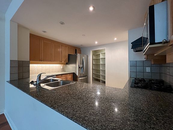 5th image of 118 Drake St #116